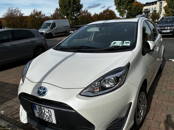 Toyota Aqua Hatchback, Petrol Hybrid, 2019, White