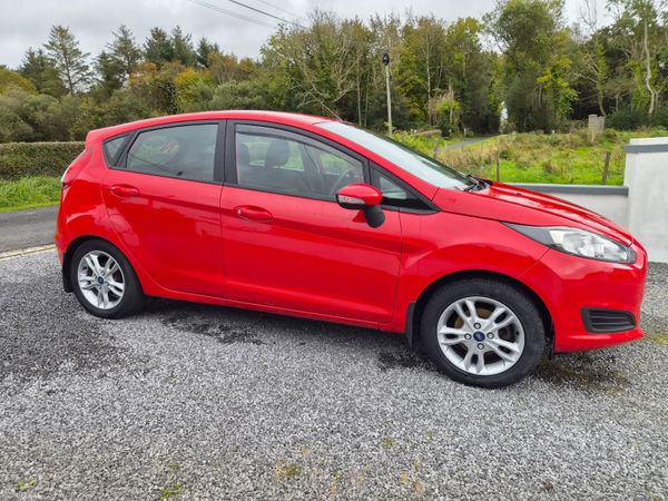 Ford Fiesta Hatchback, Petrol, 2013, Red