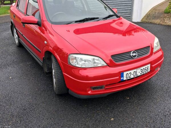 Opel Astra Saloon, Petrol, 2002, Red