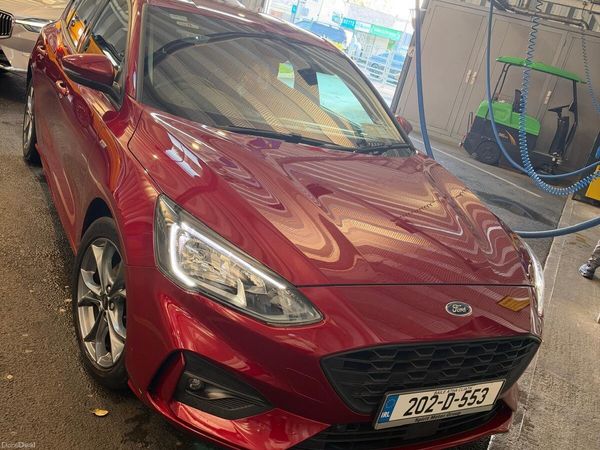 Ford Focus Hatchback, Diesel, 2020, Red
