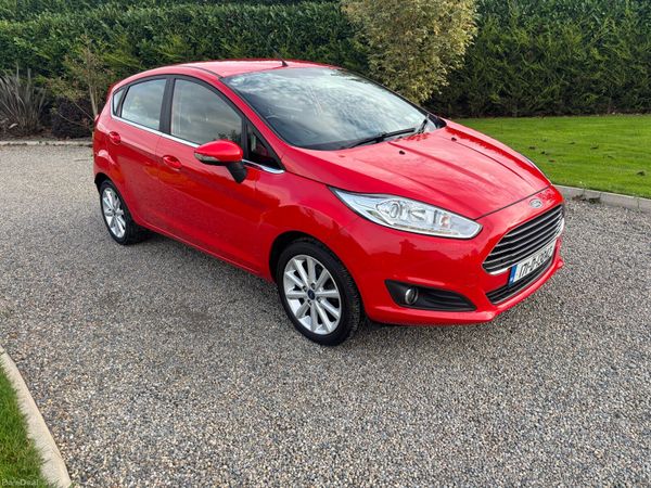 Ford Fiesta Hatchback, Petrol, 2017, Red