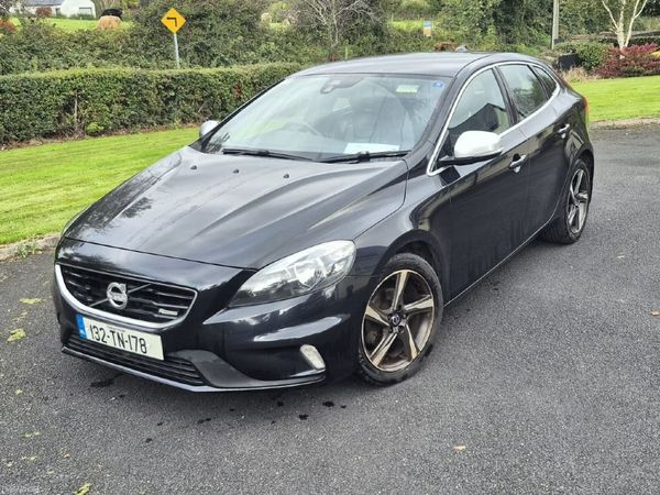 Volvo V40 Hatchback, Diesel, 2013, Black