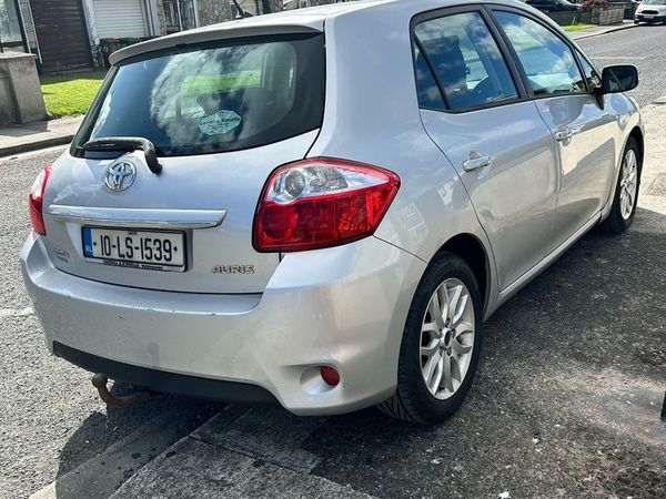 Toyota Auris Hatchback, Diesel, 2010, Silver
