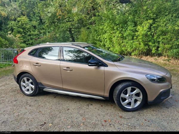 Volvo V40 Hatchback, Diesel, 2016, Bronze