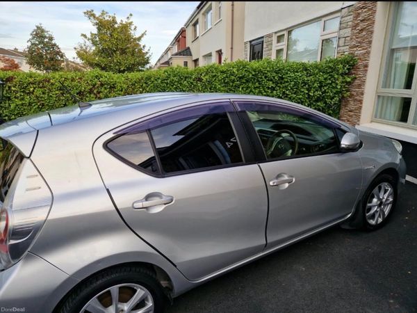 Toyota Aqua Hatchback, Petrol Hybrid, 2014, Silver