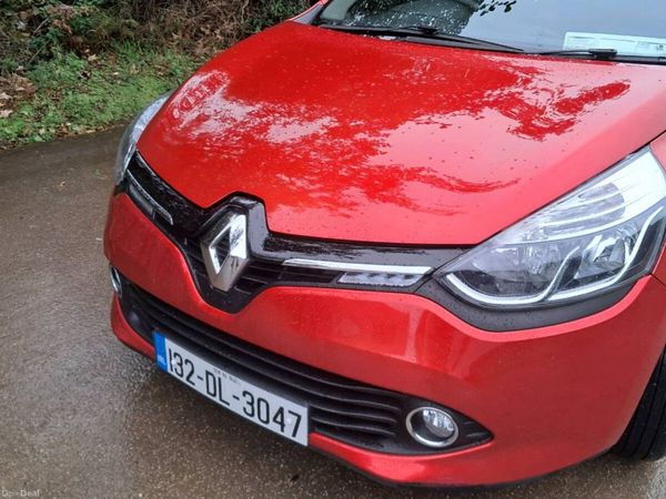 Renault Clio Hatchback, Petrol, 2013, Red