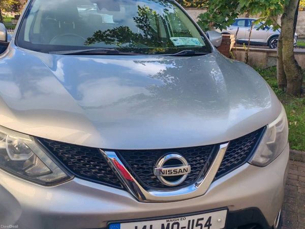 Nissan Qashqai Hatchback, Diesel, 2014, Silver