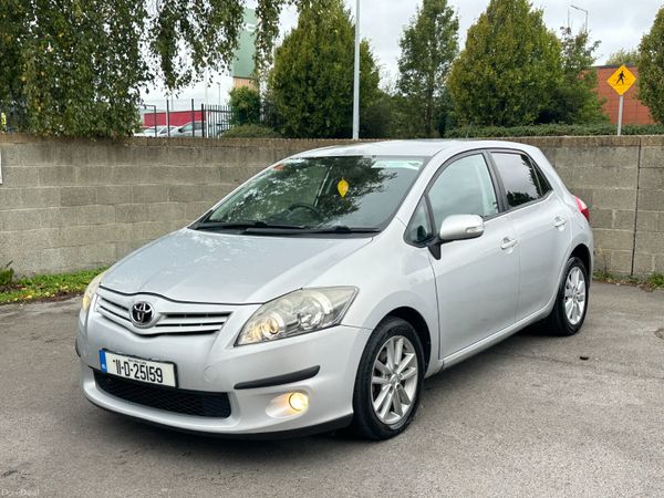 Toyota Auris Hatchback, Petrol, 2011, Silver