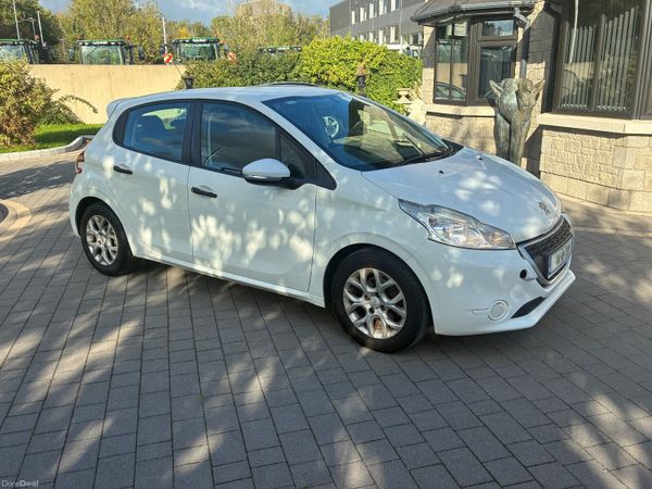 Peugeot 208 Hatchback, Diesel, 2014, White