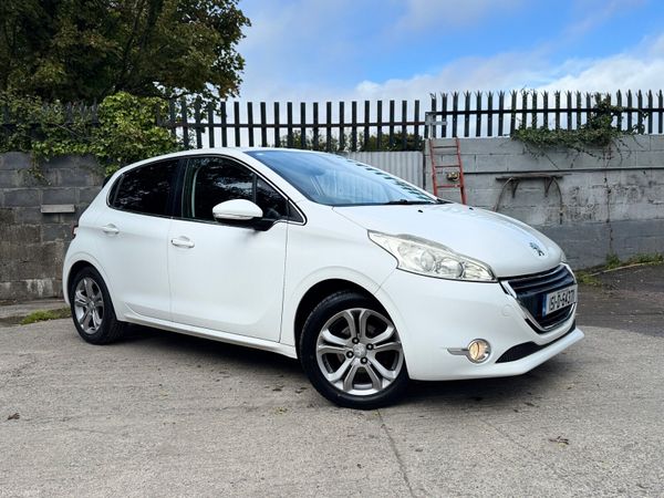 Peugeot 208 Hatchback, Petrol, 2015, White