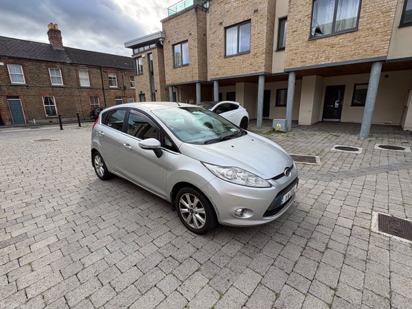 Ford Fiesta Hatchback, Petrol, 2011, Silver