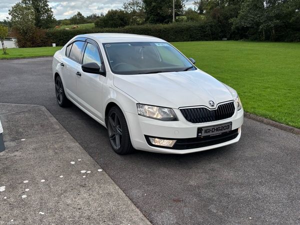 Skoda Octavia Saloon, Diesel, 2016, White