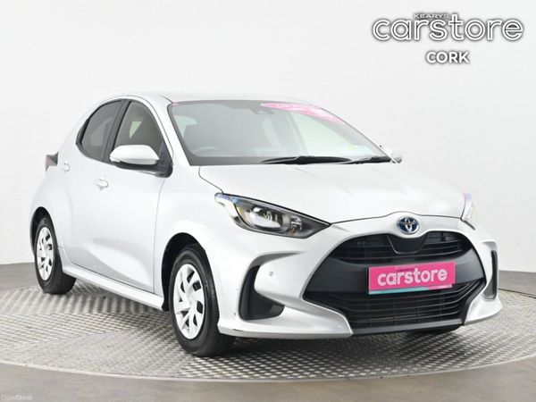 Toyota Yaris Hatchback, Petrol Hybrid, 2021, Silver