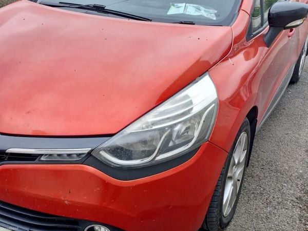Renault Clio Hatchback, Diesel, 2014, Red