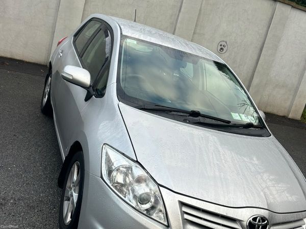 Toyota Auris Hatchback, Diesel, 2011, Silver