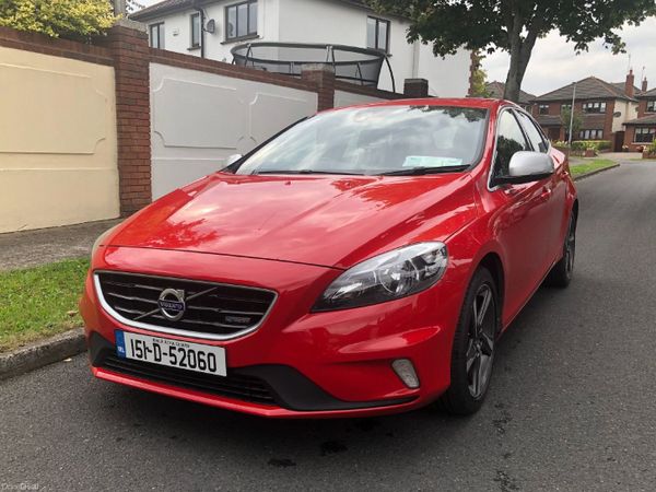 Volvo V40 Hatchback, Petrol, 2015, Red