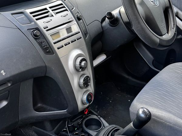 Toyota Yaris Hatchback, Petrol, 2007, Silver