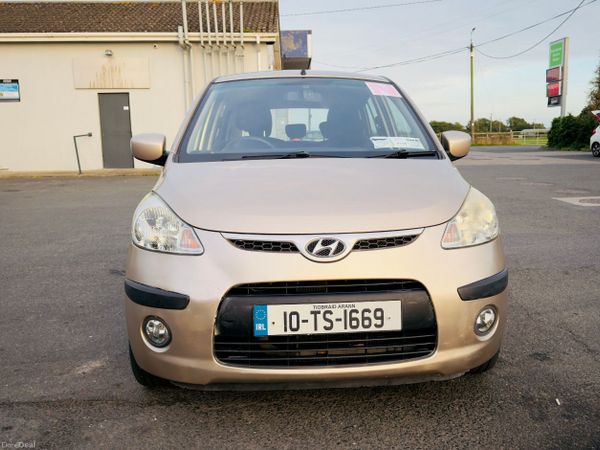 Hyundai i10 Hatchback, Petrol, 2010, Gold
