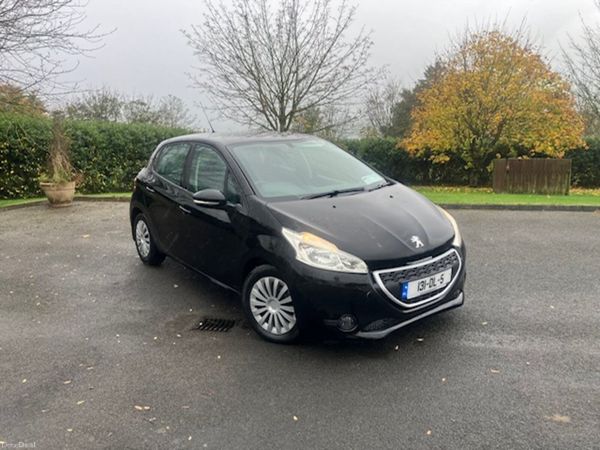 Peugeot 208 Hatchback, Diesel, 2013, Black