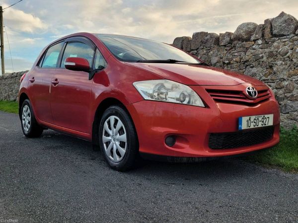 Toyota Auris Hatchback, Petrol, 2010, Red