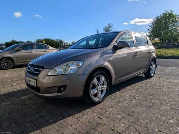 Kia Ceed Hatchback, Diesel, 2009, Beige