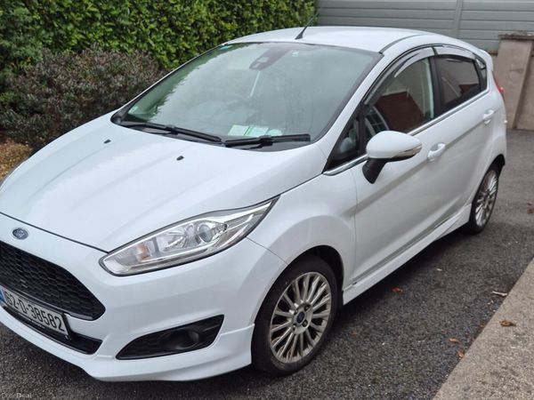 Ford Fiesta Hatchback, Petrol, 2016, White
