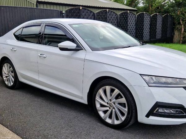 Skoda Octavia Saloon, Diesel, 2023, White