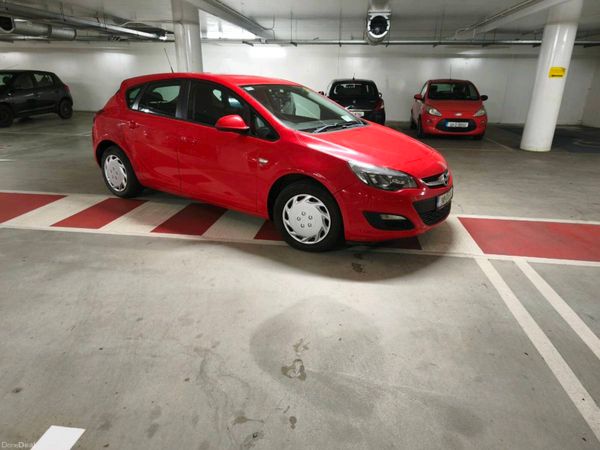 Opel Astra Hatchback, Diesel, 2014, Red