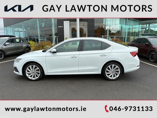 Skoda Octavia Hatchback, Diesel, 2023, White