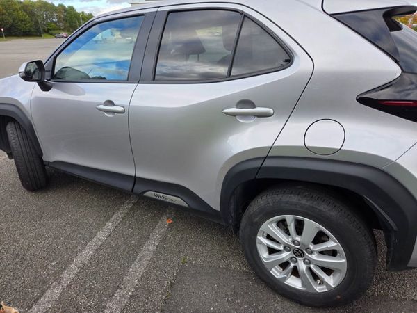Toyota Yaris Cross Hatchback, Petrol Hybrid, 2023, Grey