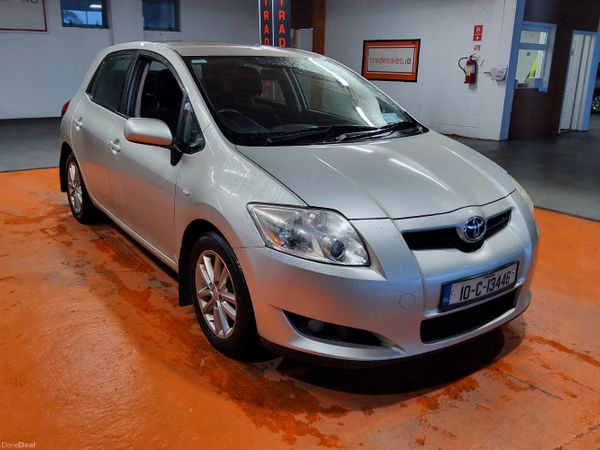 Toyota Auris Hatchback, Diesel, 2010, Silver