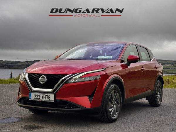 Nissan Qashqai MPV, Petrol, 2022, Red