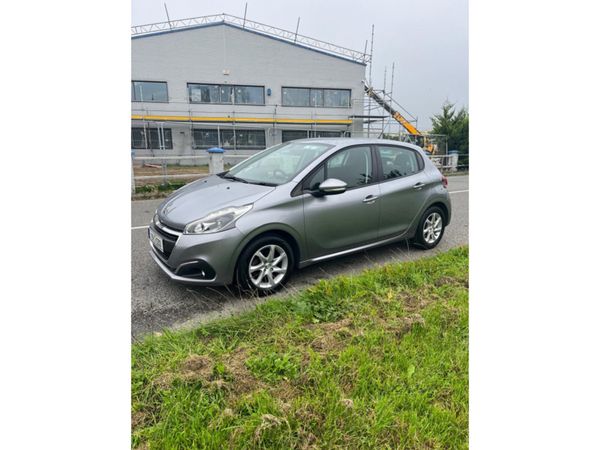Peugeot 208 Hatchback, Petrol, 2019, Grey