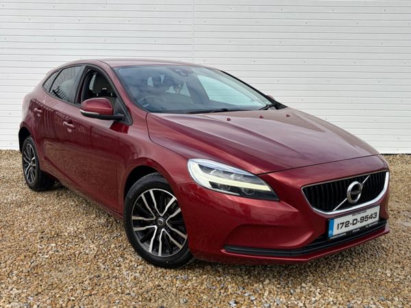 Volvo V40 Hatchback, Diesel, 2017, Red