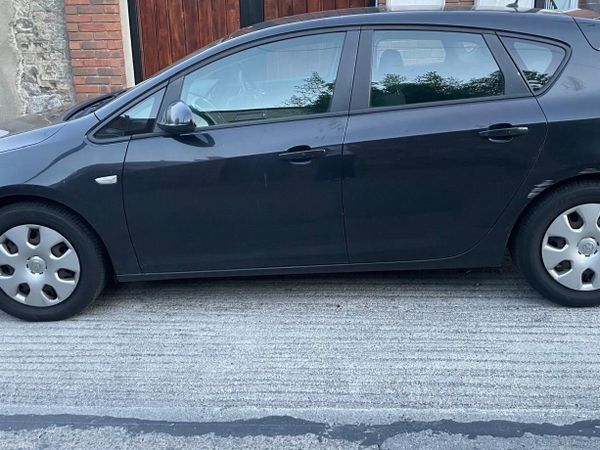 Vauxhall Astra Hatchback, Diesel, 2012, Black