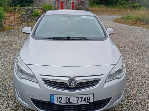 Vauxhall Astra Hatchback, Petrol, 2012, Silver