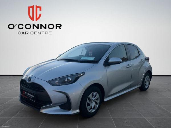 Toyota Yaris Hatchback, Petrol Hybrid, 2021, Silver