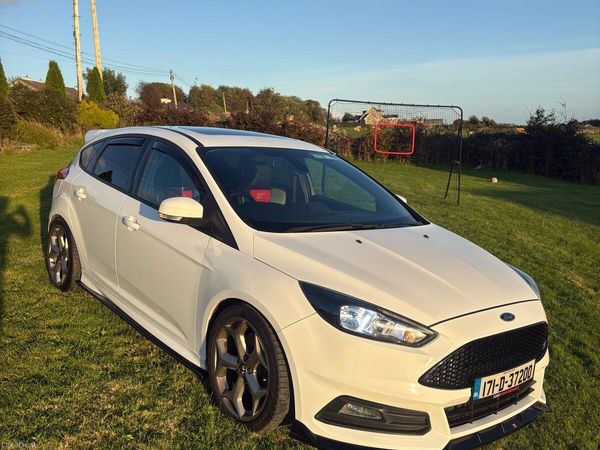 Ford Focus Hatchback, Petrol, 2017, White