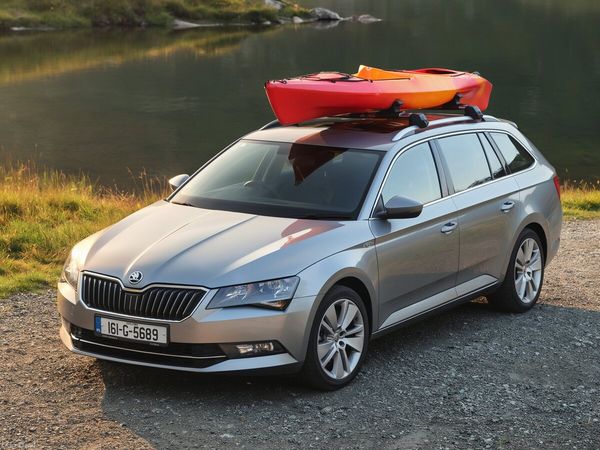 Skoda Superb Estate, Diesel, 2016, Grey