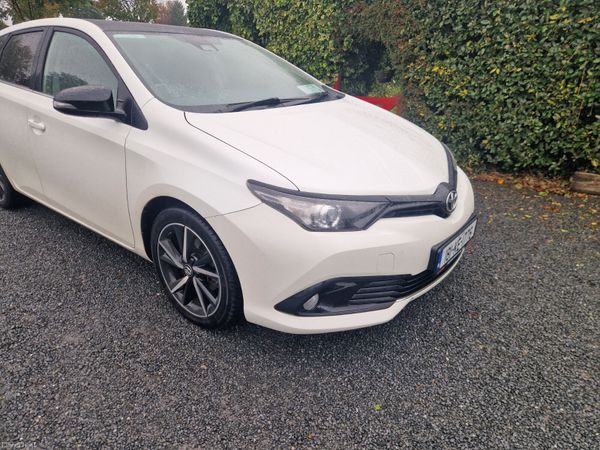 Toyota Auris Hatchback, Petrol, 2018, White
