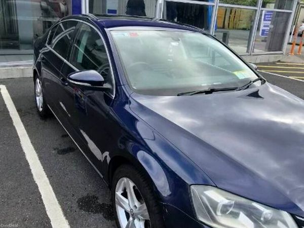 Volkswagen Passat Saloon, Petrol, 2012, Blue