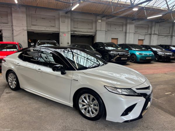 Toyota Camry Saloon, Petrol, 2019, White