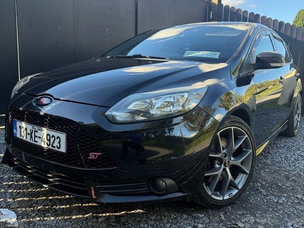 Ford Focus Hatchback, Petrol, 2013, Black