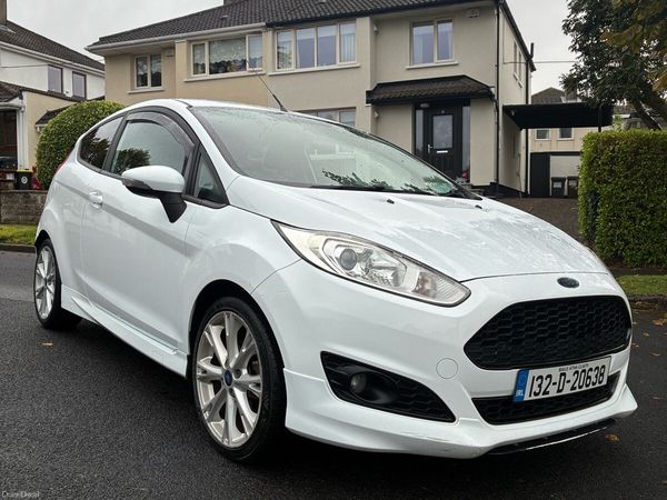 Ford Fiesta Hatchback, Petrol, 2013, White