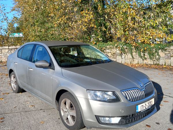 Skoda Octavia Saloon, Diesel, 2017, Yellow