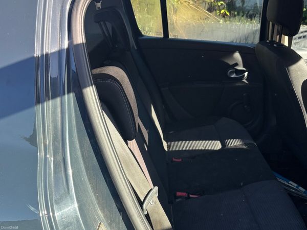 Renault Clio Hatchback, Petrol, 2012, Blue
