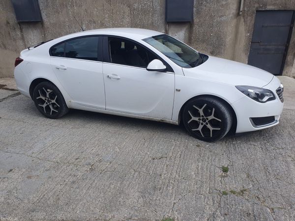 Vauxhall Insignia Hatchback, Diesel, 2014, White