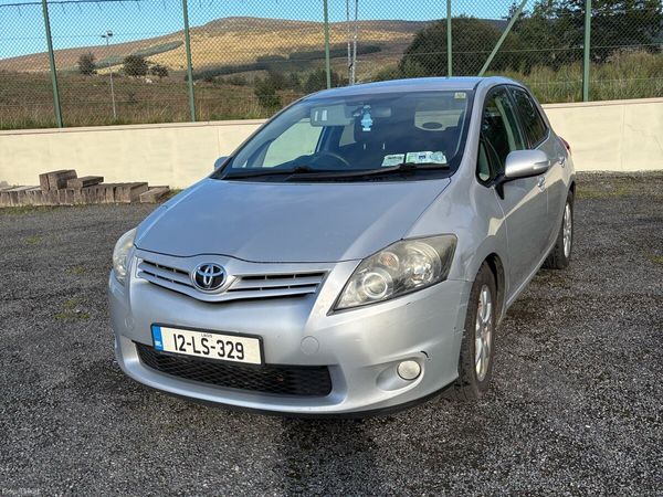 Toyota Auris Hatchback, Diesel, 2012, Silver