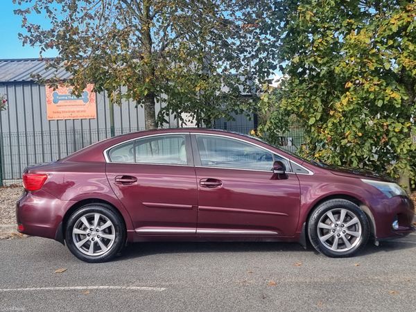 Toyota Avensis Saloon, Diesel, 2012, Red