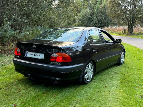 Toyota Avensis Saloon, Petrol, 1999, Black